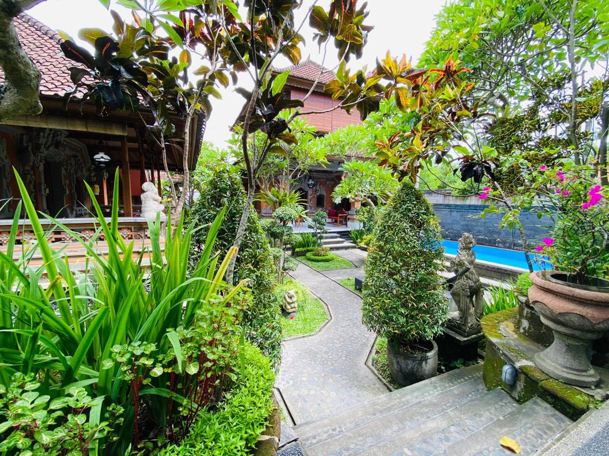 Aura Bisma Guesthouse อูบุด ภายนอก รูปภาพ