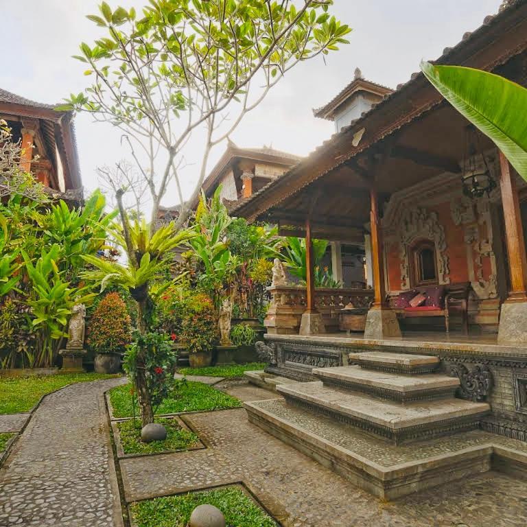 Aura Bisma Guesthouse อูบุด ภายนอก รูปภาพ